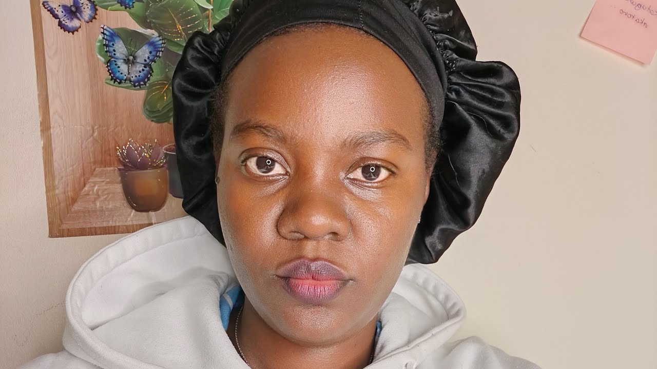 Omusino nogukwatako bwoti omukazi Yena alinza okusikina hooo