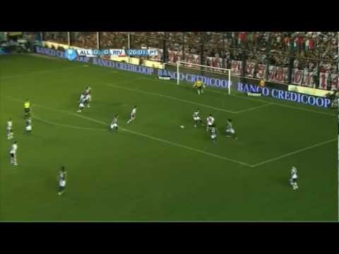 Atajada de Cambiasso. All Boys 0 - River 0. Torneo Inicial 2012. Fecha 13. Fútbol Para Todos