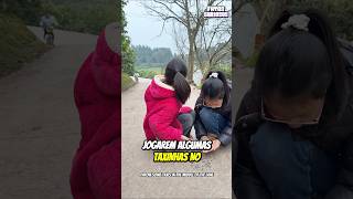 🚲✨ UM ANJO NO CAMINHO! A maldade não pôde contra a bondade desta pequena 💖