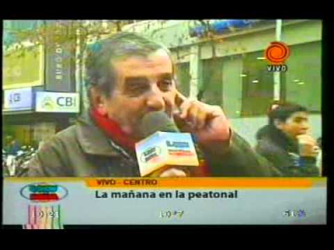 El Negro Alvarez en la peatonal cordobesa 20110614.3gp