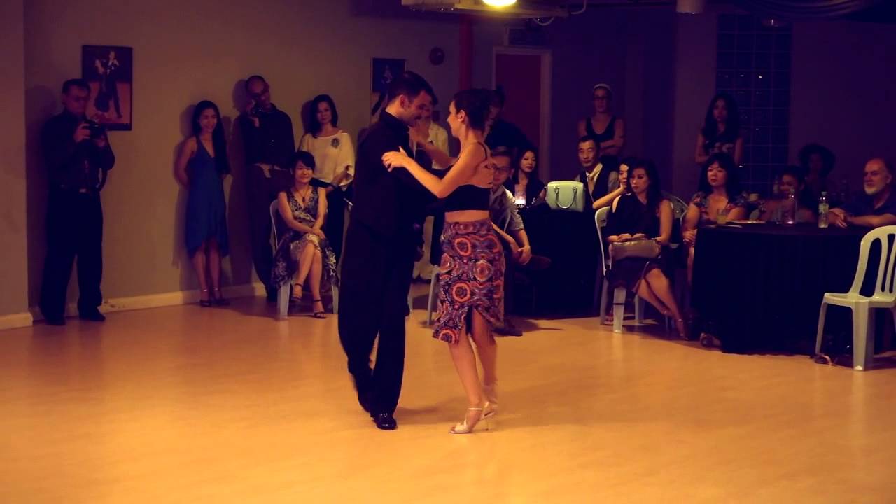 A delightful and playful start to a vals by Bruno Tombari & Rocio Lequio: