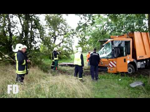 BSR LKW gegen Baum - L75 - OV Mahlow-Kleinziethen - 01.09.2010