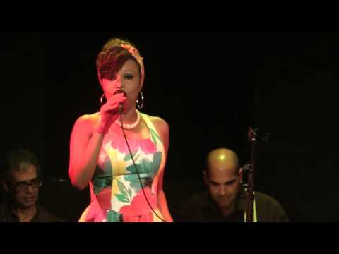 Elisete at Teatron Ha Simta - Biladeicha