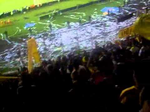 "Revolución Vinotinto Sur en la Final (Ida 15-12-2010)" Barra: Revolución Vinotinto Sur &bull; Club: Tolima &bull; País: Colombia