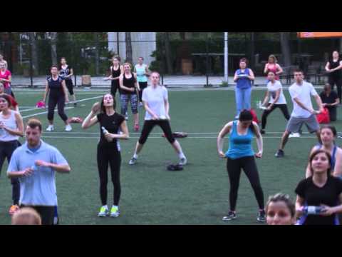 BACKSTAGE NA GORSKA ON THE MOVE