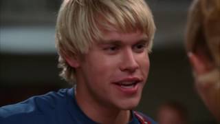 GLEE Full Performance of Lucky