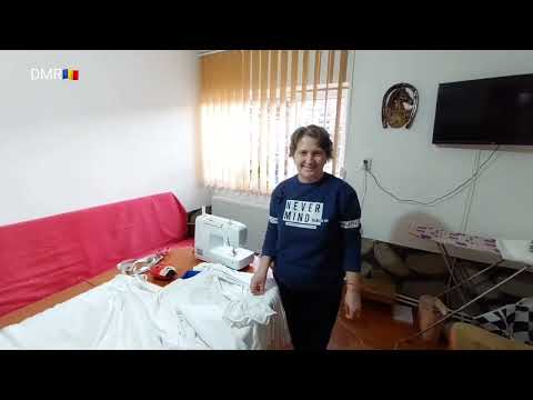 Familia Palincaş din Unguraş , Maramureş, redă valoarea portului popular de odinioară