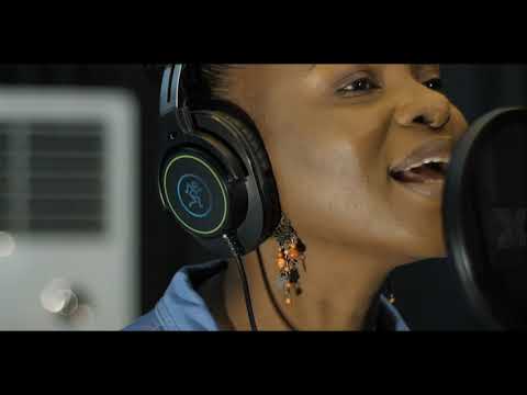 Josephine Minza – Sioshwi Dhambi Zangu. (Live studio session)