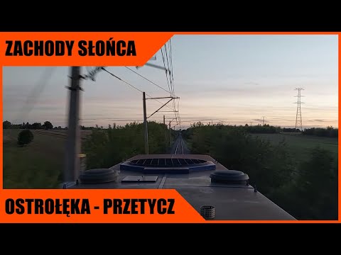 Linia kolejowa nr 29 o zachodzie słońca.