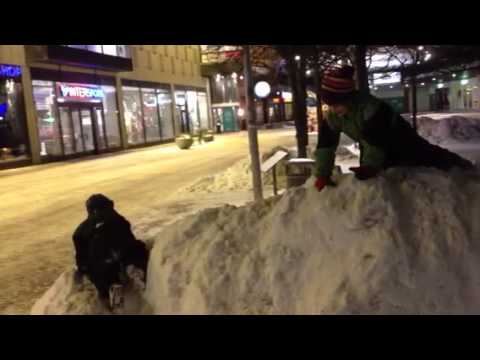 Molly och Johnny på Farsta torg