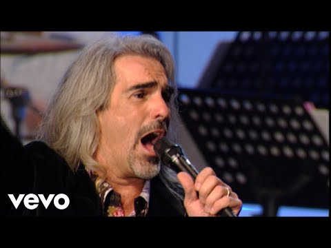 Bill & Gloria Gaither - Because He Lives [Live] ft. Ben Speer, Guy Penrod