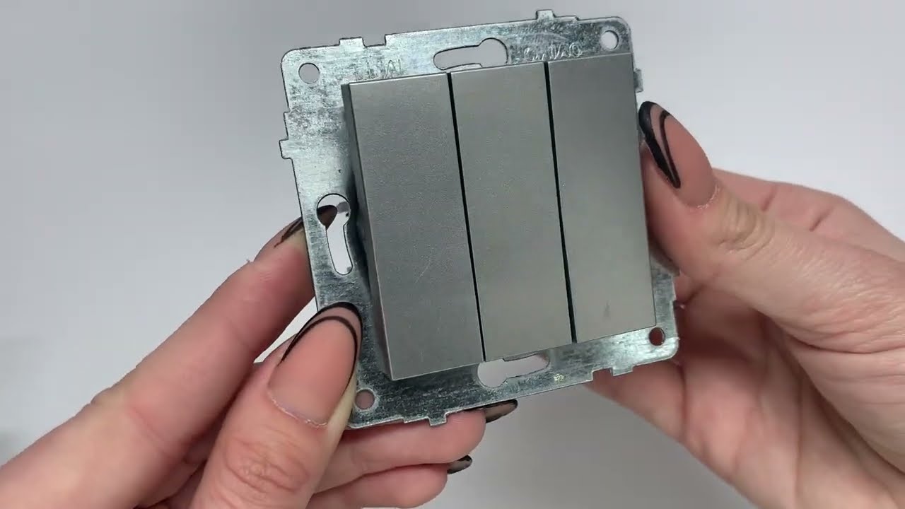 Вимикач триклавішний OVIVO Grano срібло (600-000210-254)