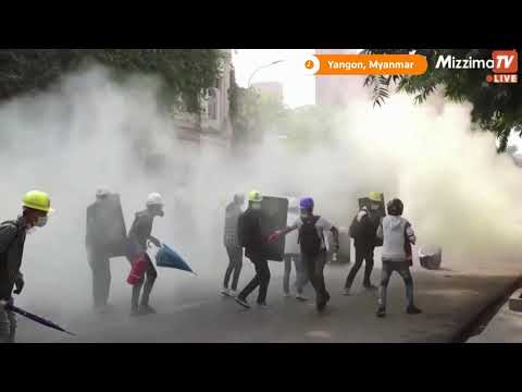 ミャンマーのデモ隊が治安部隊と衝突 (Myanmar protesters clash with security forces)