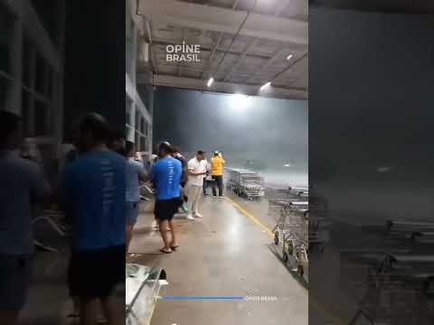 Temporal severo com ventos de 76 km/h provoca estragos e suspende aulas em Ipatinga