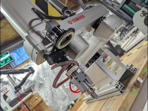 Yamaha YK500XG Robot with iVY Vision System Picking up Screws