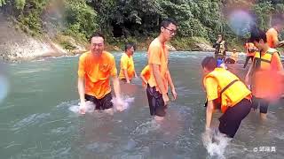 preview picture of video 'River tubing @ Bukit Lawang'