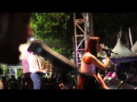 Stella Cornelia - Kamu Coboy Junior Cover (Live at Jakcloth) 31.05.2014