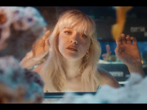 Maisie Peters - Lost The Breakup [Official Video] © Maisie Peters