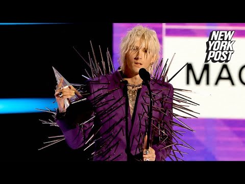 Machine Gun Kelly questions whether we’ve been to the moon in AMAs speech | Page Six Celebrity News