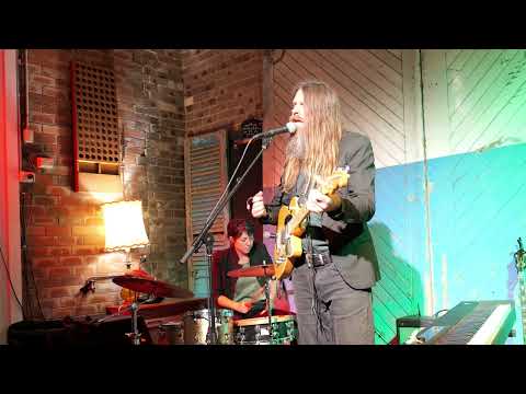 Karl S Williams & Sally Wiggins - I Know There Is A Light