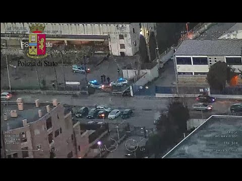 Prato, blitz della polizia contro la mafia cinese: le immagini dall'alto