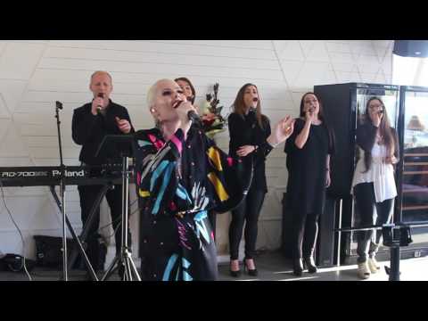 ESCKAZ in Kyiv: Svala (Iceland) - Ég veit það (at Icelandic reception)