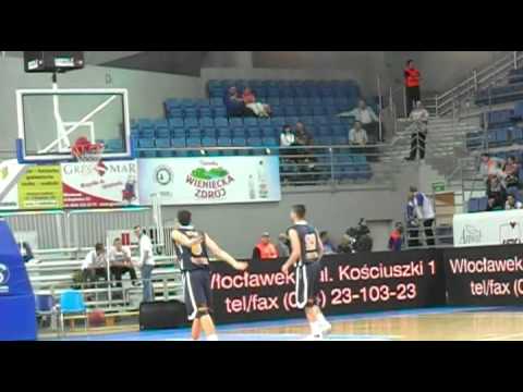 Dardan Berisha na rozgrzewce przed meczem Anwil - Asseco 55:71