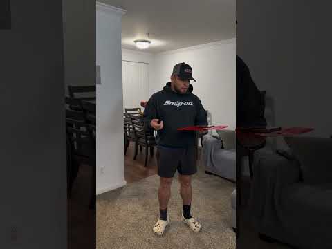 Le entrego una propuesta de acuerdo a la tía sobre la demanda.