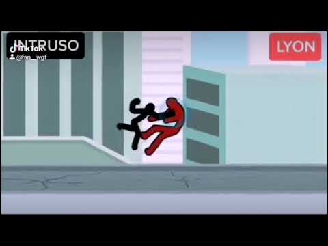 Lotta Lyon VS Intruso