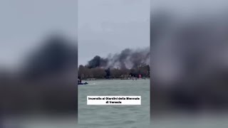 Venezia, scoppia incendio alla Biennale: colonna di fumo sulla Laguna