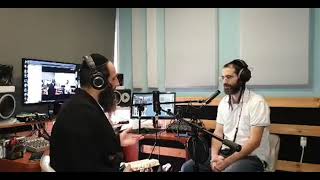 הרב מאור קריו ושי גז   סיפורים ומשלים   מחובר לקרקע (הרב מאור קריו) - התמונה מוצגת ישירות מתוך אתר האינטרנט יוטיוב. זכויות היוצרים בתמונה שייכות ליוצרה. קישור קרדיט למקור התוכן נמצא בתוך דף הסרטון