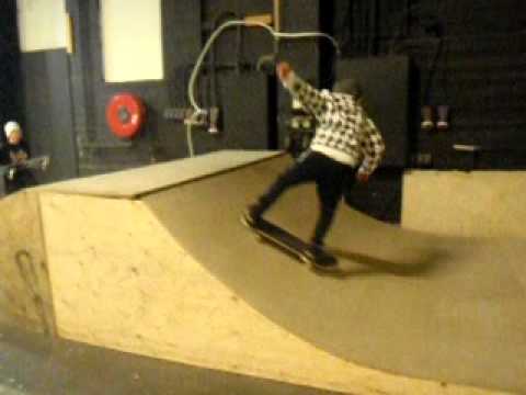 Finnbogi á hjólabretti