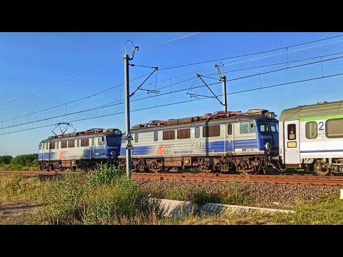 Duet EP07-1033 i EP07-1046 ze składem IC "Pomorzanin" po odjeździe ze stacji Leszno