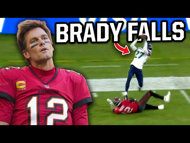 Tom Brady falls and trips player during botched trick play, a breakdown