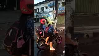 Download lagu Cewek numpak RX-KING mp3