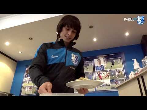 O zi la Academia Hagi