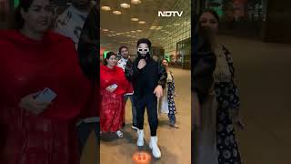 अभिनेता Ranveer Singh Mumbai एयरपोर्ट पर हुए स्पॉट