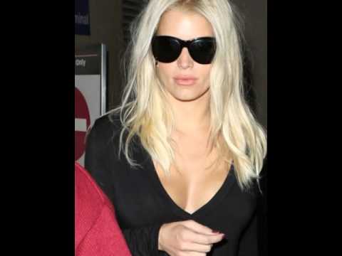 Jessica Simpson’s Breasts at LAX