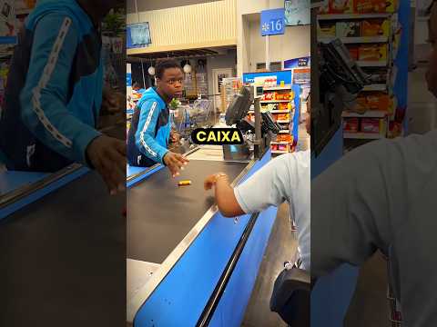 Cliente faz uma pegadinha com um caixa e se dá mal 😅