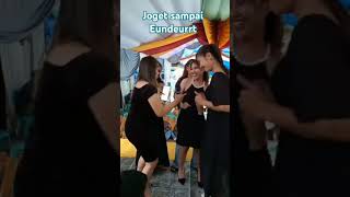 Download lagu Heboh Pada Goyang Dangdut di Acara Hajatan mp3