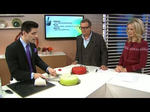 Kolla in Marcus Oscarssons galna politiska tårtkladd - Nyheterna (TV4)