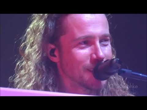 Énorme surprise pour JULIEN DORÉ à Bruxelles !