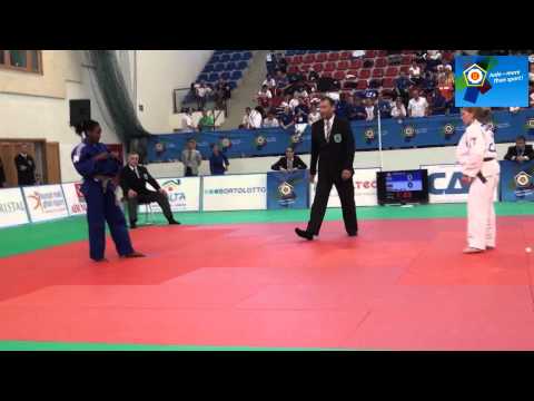 [-44kg] BRONZE - GERNO, Stephanie (FRA) - WILLIS, Hayley (GBR) - ECh U17 Cottonera 2011 (MALTA).wmv