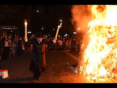 Nikolsburg of Borough Park Lag B'omer Bonfire - 2016