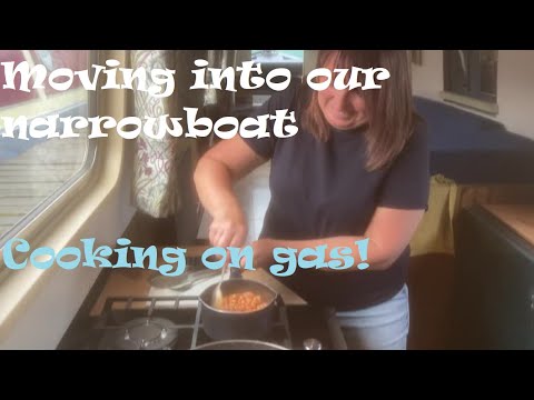 Building Our Narrowboat #47 - Moving in and Cooking on Gas.