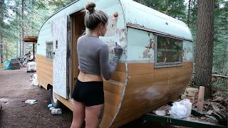 Fiatal nő épít egy elképesztő DIY lakóautót | Az elejétől a végéig @OnlyCampers