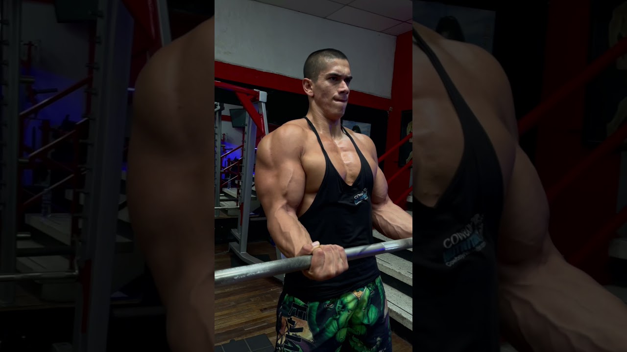 GIANT BICEPS . Get long flex videos of me in the best flex site i am like Steven C