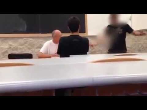 Università: studente bocciato reagisce al professore