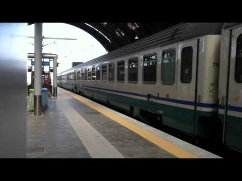 Intercity in partenza da Milano Centrale