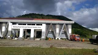 preview picture of video 'Gedung Pusat Informasi Geopark Kaldera Toba'
